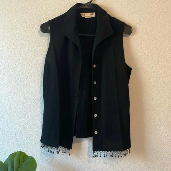 Ronni Nicole Jackets & Blazers - Vintage knit and beaded vest size Medium